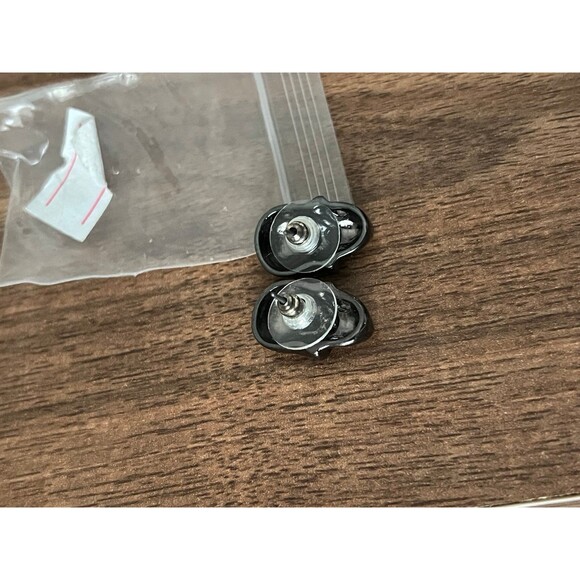 Skull Stud Titantium Earrings Gothic Large Black stud earrings unisex - Picture 3 of 3